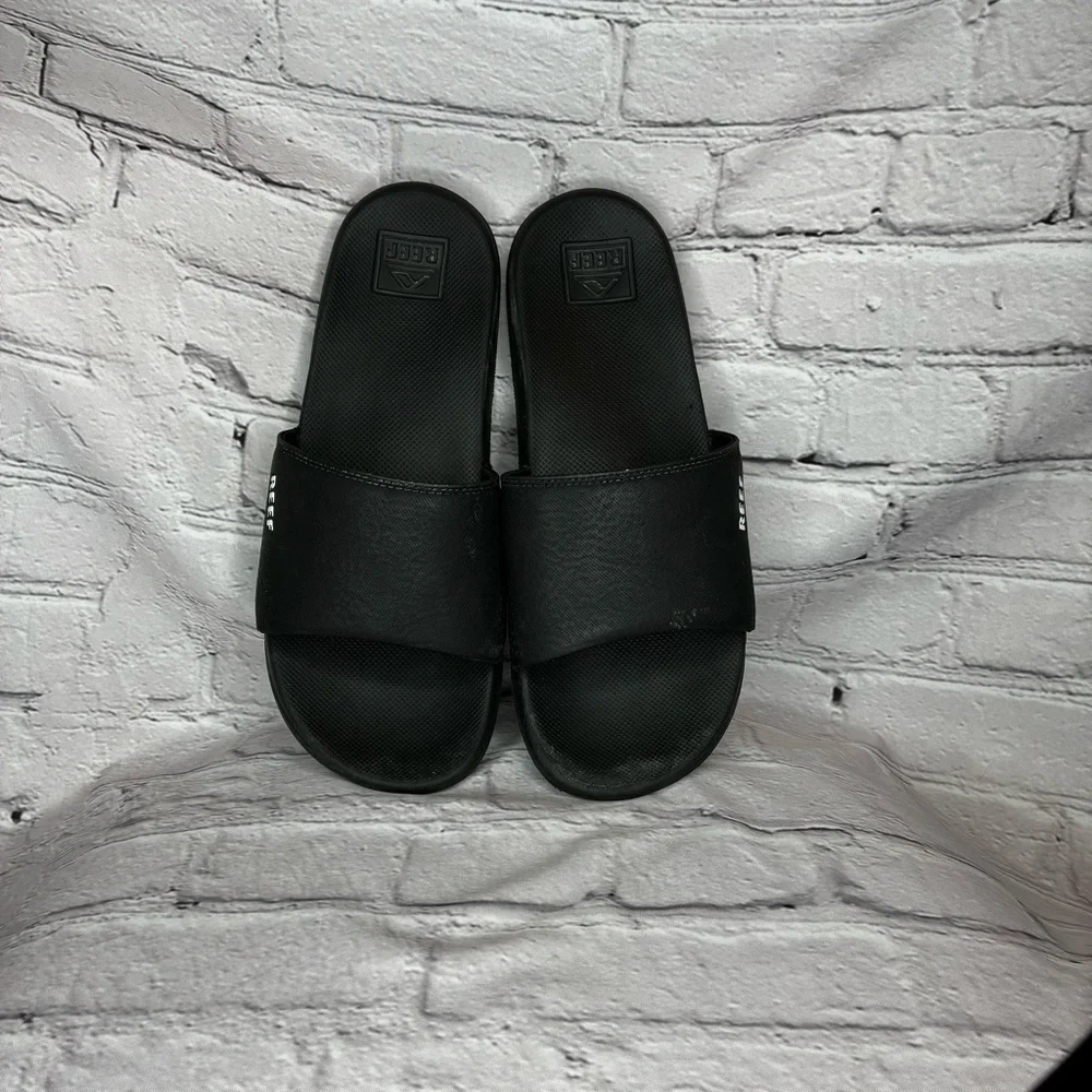 Reef Men’s Black Slide Summer Poolside Vacation Sandals White Logo Size 11 AS IS